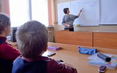 В Воронежской области родительский комитет класса запретил смартфоны